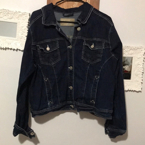 Hello I’m selling a Dark Blue Jean Jacket. - Picture 1 of 6